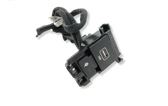 Hyundai Santa Fe USB socket connector 84670SIRA8