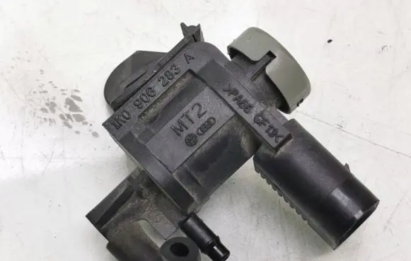 Volkswagen Touran I Turbo solenoid valve 1K0906283A