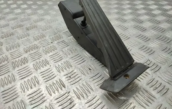 BMW 1 E81 E87 Accelerator throttle pedal