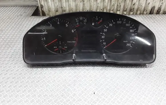 Audi A4 S4 B5 8D Speedometer (instrument cluster) 8D0919861C