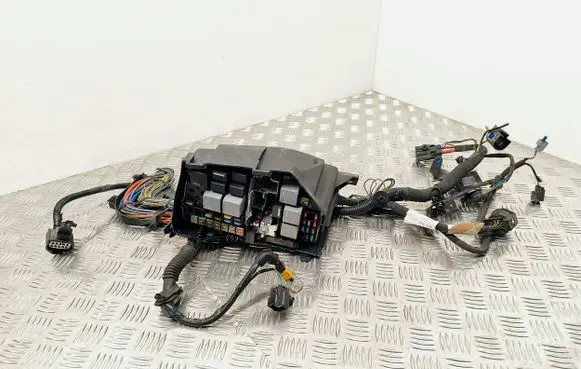 Land Rover Discovery Sport Fuse module 50EH14290ZD 50EH250197 DH2214B192EA
