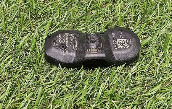 Volkswagen Touareg II Tire pressure sensor 7PP907275F