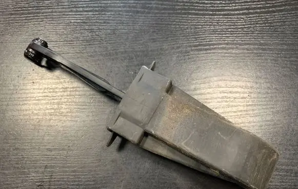 BMW 5 F10 F11 Rear door check strap stopper 7182019