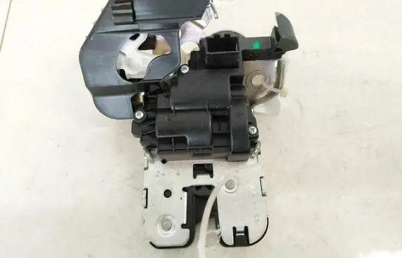 Audi A1 Tailgate/trunk/boot lock/catch/latch 8r0827505