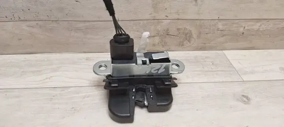Volkswagen PASSAT B6 Tailgate/trunk/boot lock/catch/latch 1J0973704