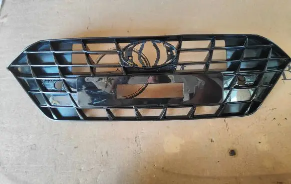 Hyundai i20 (BC3 BI3) Front bumper upper radiator grill 86351Q0100