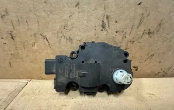 Porsche Macan (95B) Air flap motor/actuator 08052015