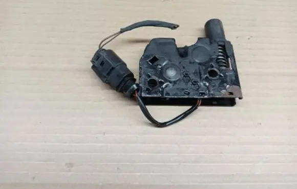 Audi A1 Engine bonnet/hood lock/catch 8X0823509B 321911