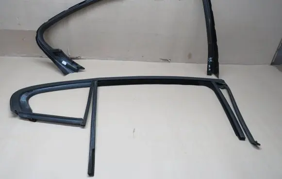 Opel Insignia A Rear door window/glass frame 