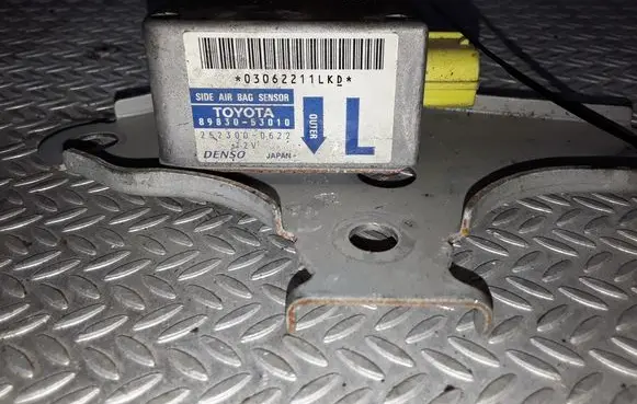 Lexus IS 200-300 Airbag deployment crash/impact sensor 8983053010 2523000622
