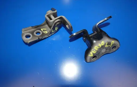 Toyota Verso Front door upper hinge 