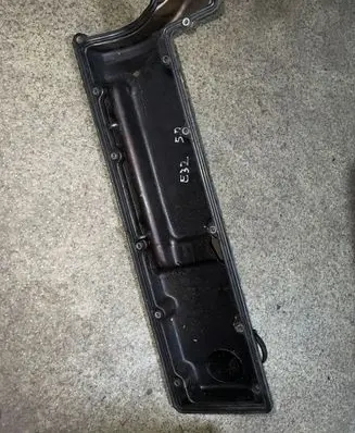 BMW 7 E32 Rocker cam cover 1715744
