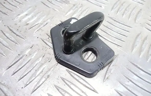 Volvo XC90 Rear door lock loop/hook striker 9159920