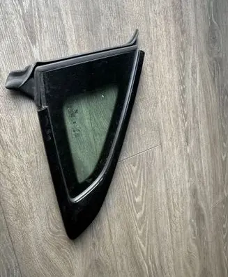 BMW 2 F44 Rear side window 18226310