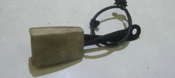 Front seatbelt buckle