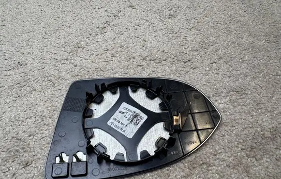 Volkswagen Golf VIII Wing mirror glass 5H0857522 23383046
