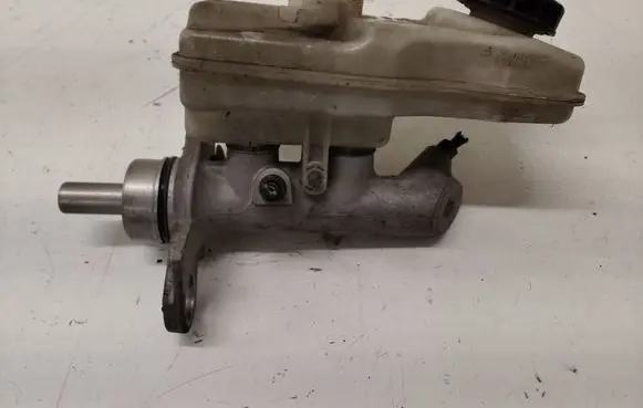 Renault Megane II Brake fluid reservoir 320671111