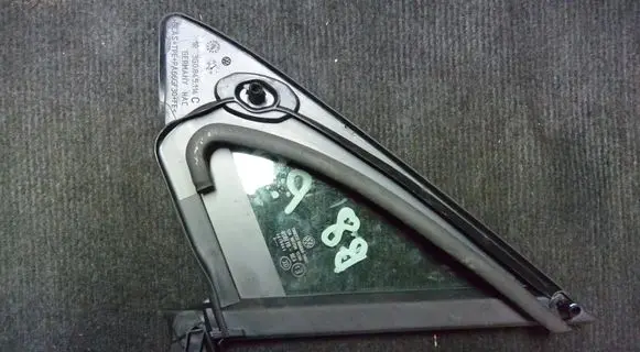 Volkswagen PASSAT B8 Front door vent window glass four-door 3G0845114C