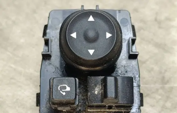 Hyundai Bayon Wing mirror switch 93530BV010