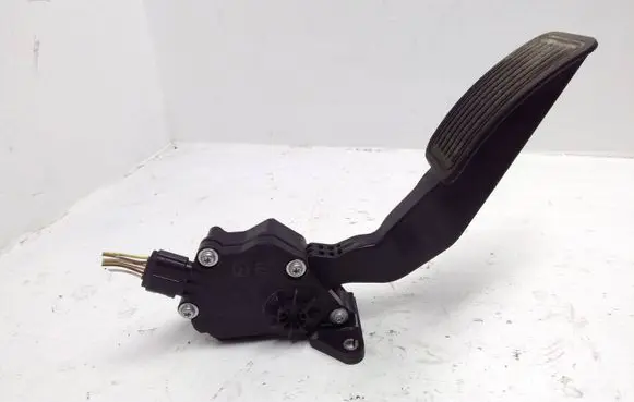 Mazda CX-7 Accelerator throttle pedal K42387390 05M20E00058