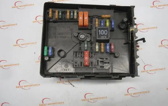 Volkswagen Tiguan Fuse box set 1718130 1K0937132F