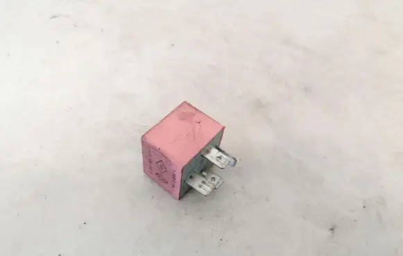 Renault Scenic II - Grand scenic II Other relay 8200308271 20240041