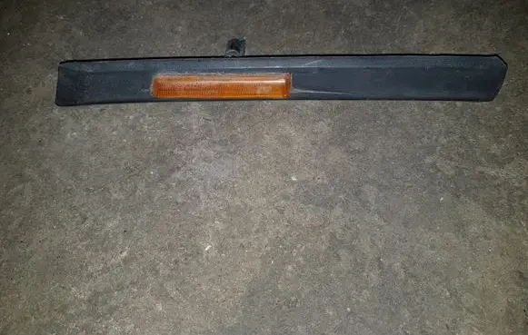 BMW 7 E38 Front fender indicator light 8165220