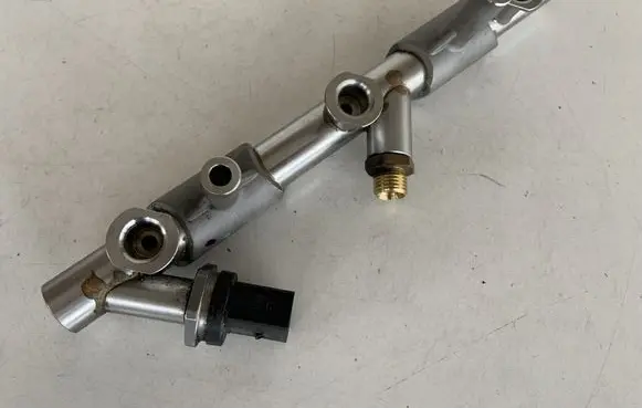 Audi Q7 4M Fuel main line pipe 06E130089AF 06J906051F