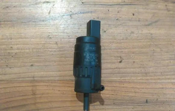 Volkswagen Jetta V Windscreen/windshield washer pump 1k5955651 2003241