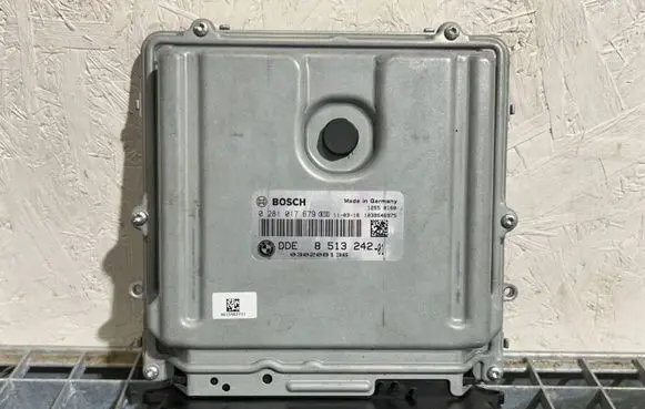 BMW 5 F10 F11 Engine control unit/module 8513242 0281017679