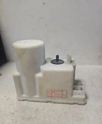 Audi 80 90 S2 B4 Central locking vacuum pump 4A0862257H