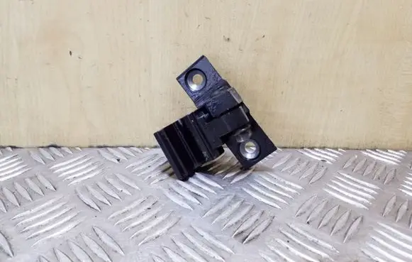 BMW 5 E60 E61 Rear door upper hinge 7068087