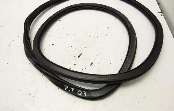 Audi Q3 8U Rubber seal rear door 142514