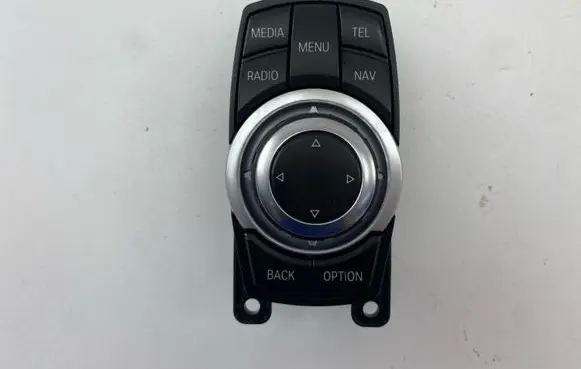 Head unit multimedia control