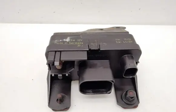 Mercedes-Benz C W203 Glow plug pre-heat relay