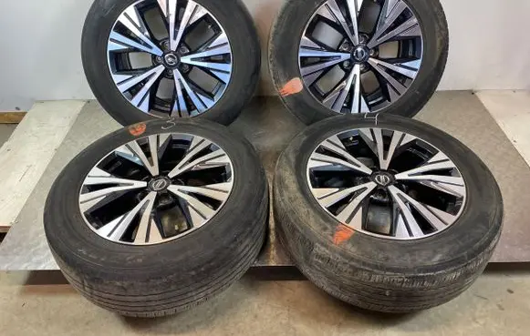 Nissan X-Trail T33 R18 alloy rim 