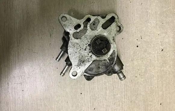 Skoda Octavia Mk2 (1Z) Vacuum pump 03G145209