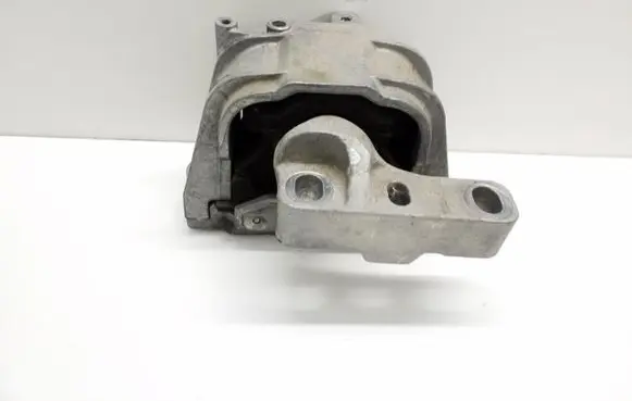 Volkswagen Jetta VI Engine mount bracket HM345M10