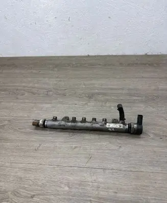 Volkswagen Golf VI Fuel main line pipe 057130764H 03L130089 0281002859