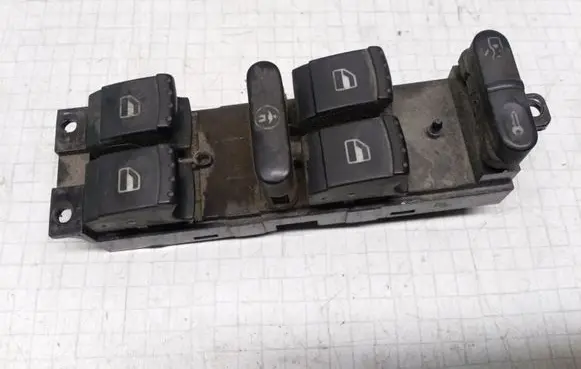 Skoda Octavia Mk1 (1U) Electric window control switch 03755020