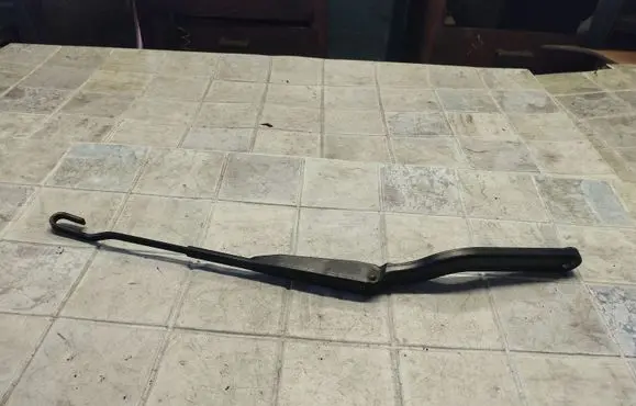 Saab 9-5 Front wiper blade arm 56671838