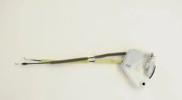 Mazda 3 II Front door lock