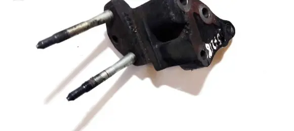 Mitsubishi Galant Engine mounting bracket
