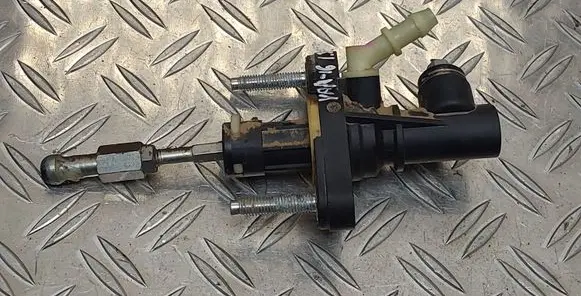 Toyota Yaris Clutch master cylinder 314200D160