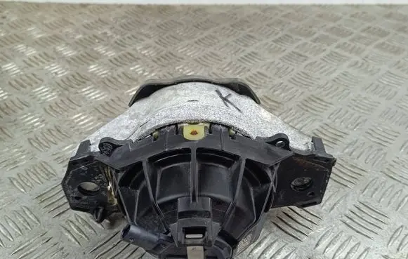 Engine mount bracket