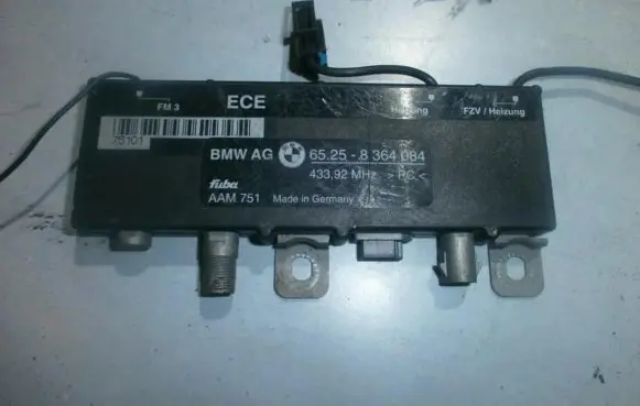 BMW 5 E39 Other control units/modules 65258364084 antenaamplifier