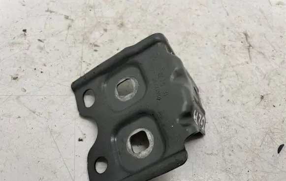 Mercedes-Benz GLA H247 Fender mounting bracket A1778802200