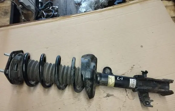 Honda CR-V Front shock absorber/damper