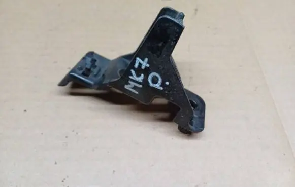 Radiator mount bracket