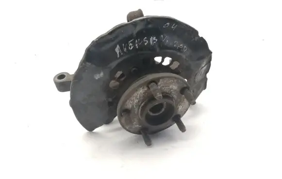 Toyota Avensis Verso Front wheel hub